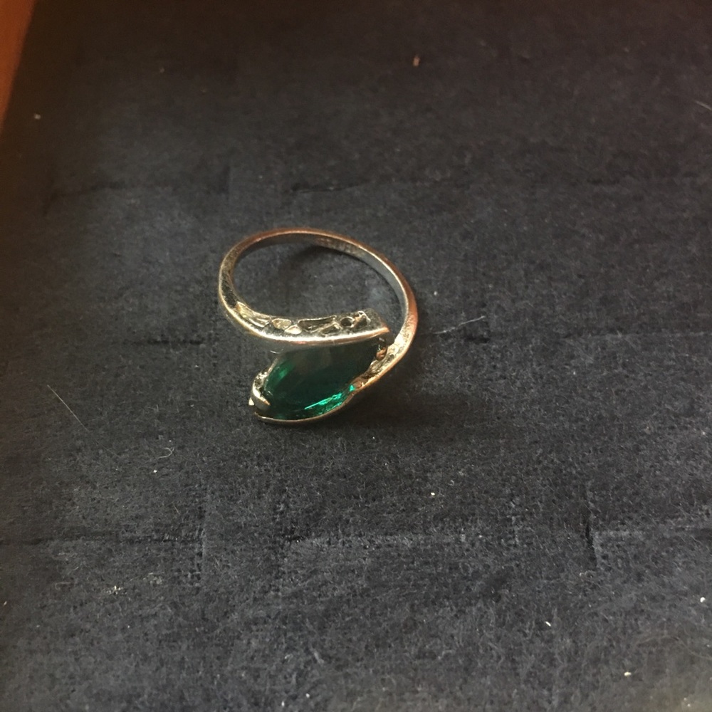 Green ring - Picture 2 of 3